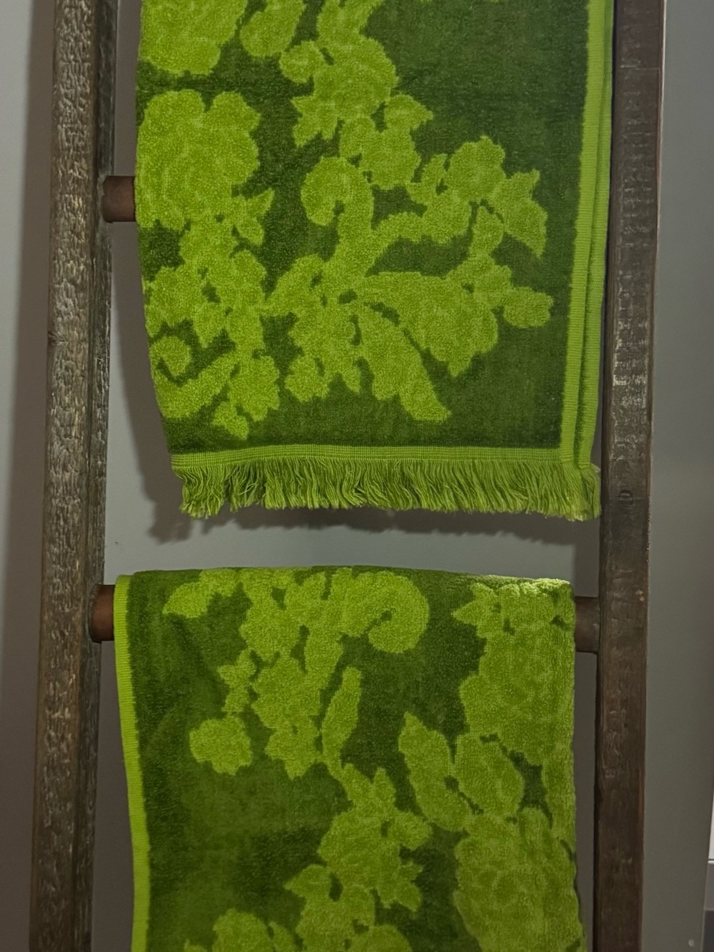 VTG Cannon Monticello Bath Towels Avocado Green Fringe 24 x 38 MCM 70s Retro